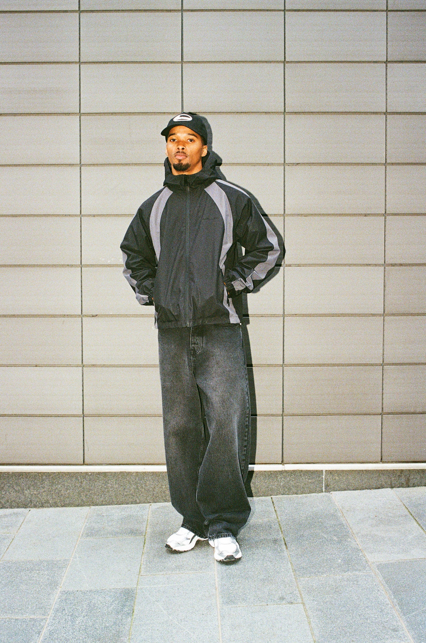 Trainingsjacke aus Nylon mit Einsätzen - Schwarz